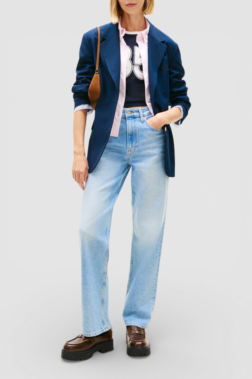 תמונת כל הלוק של מכנסי ג'ינס בגזרת סלים